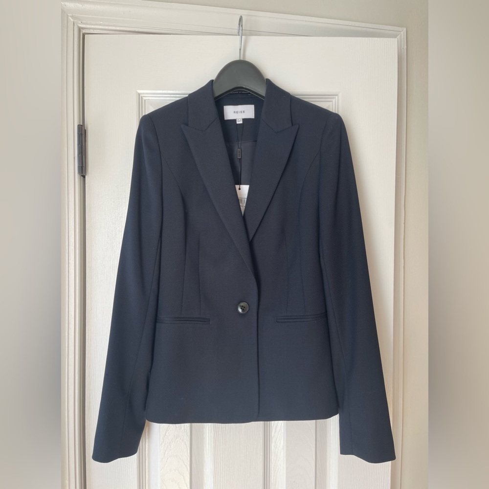 NWT navy Reiss women’s suit. Hayes cropped blazer and slim leg trouser. US 2.